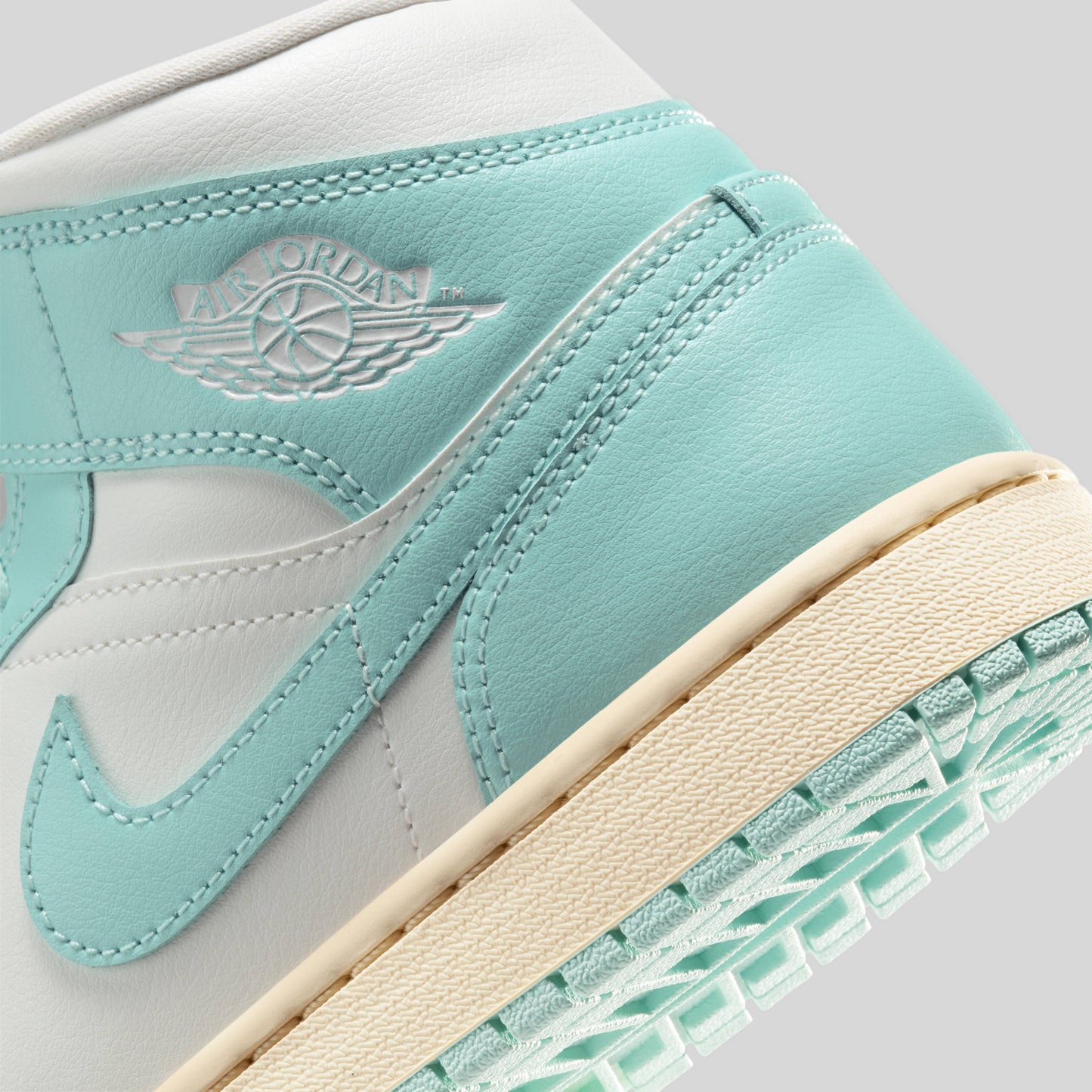 Air Jordan 1 Mid Light Dew (W)