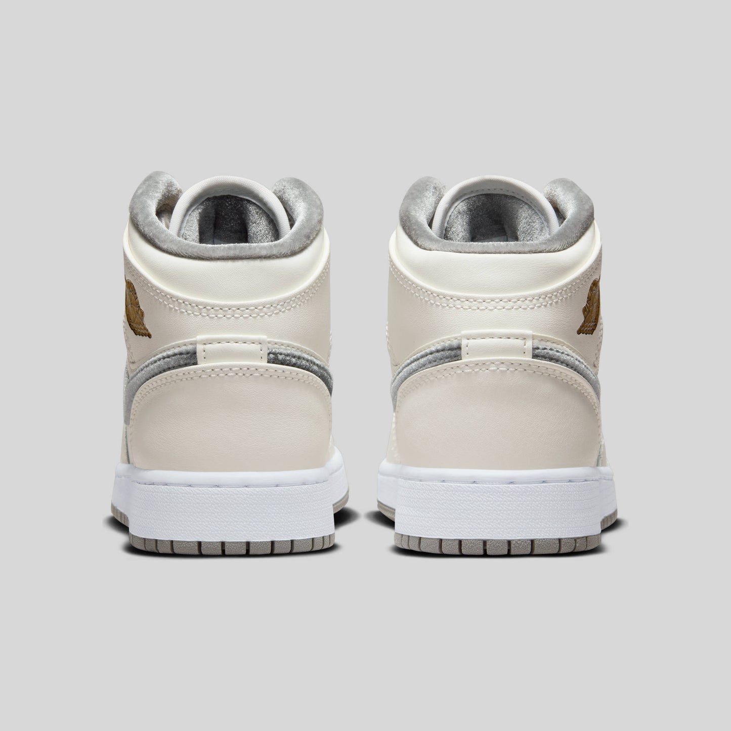Air Jordan 1 Mid SE Velvet Toe (GS)