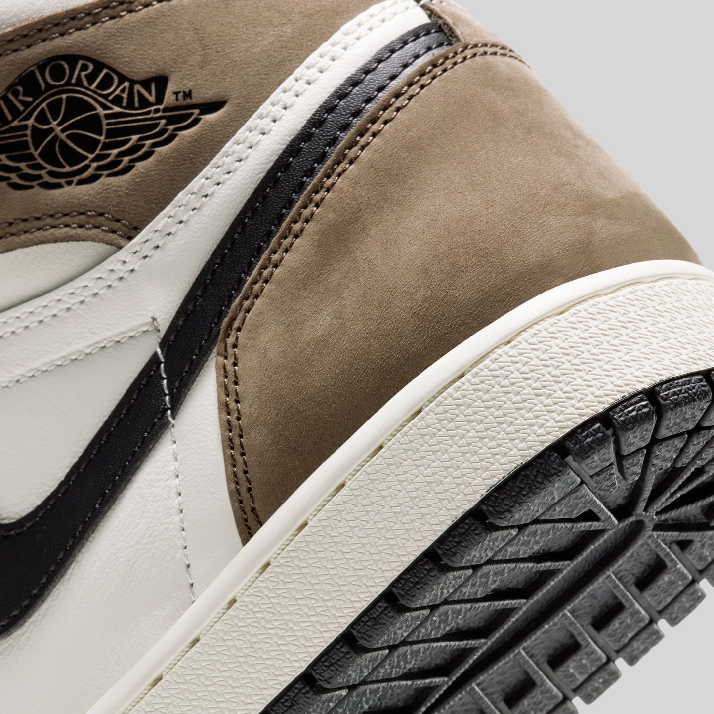 Air Jordan 1 Retro High OG Dark Mocha