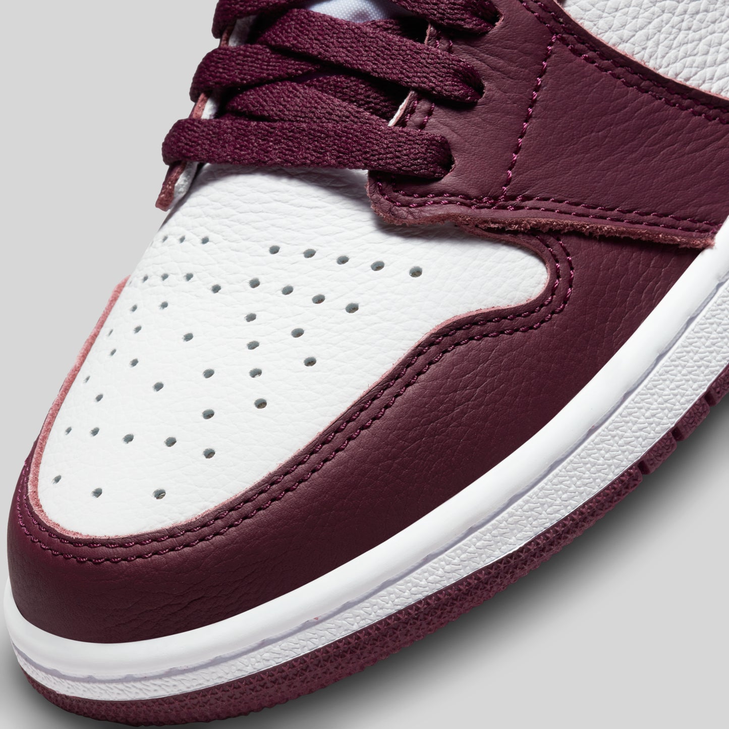 Air Jordan 1 Retro High OG Bordeaux
