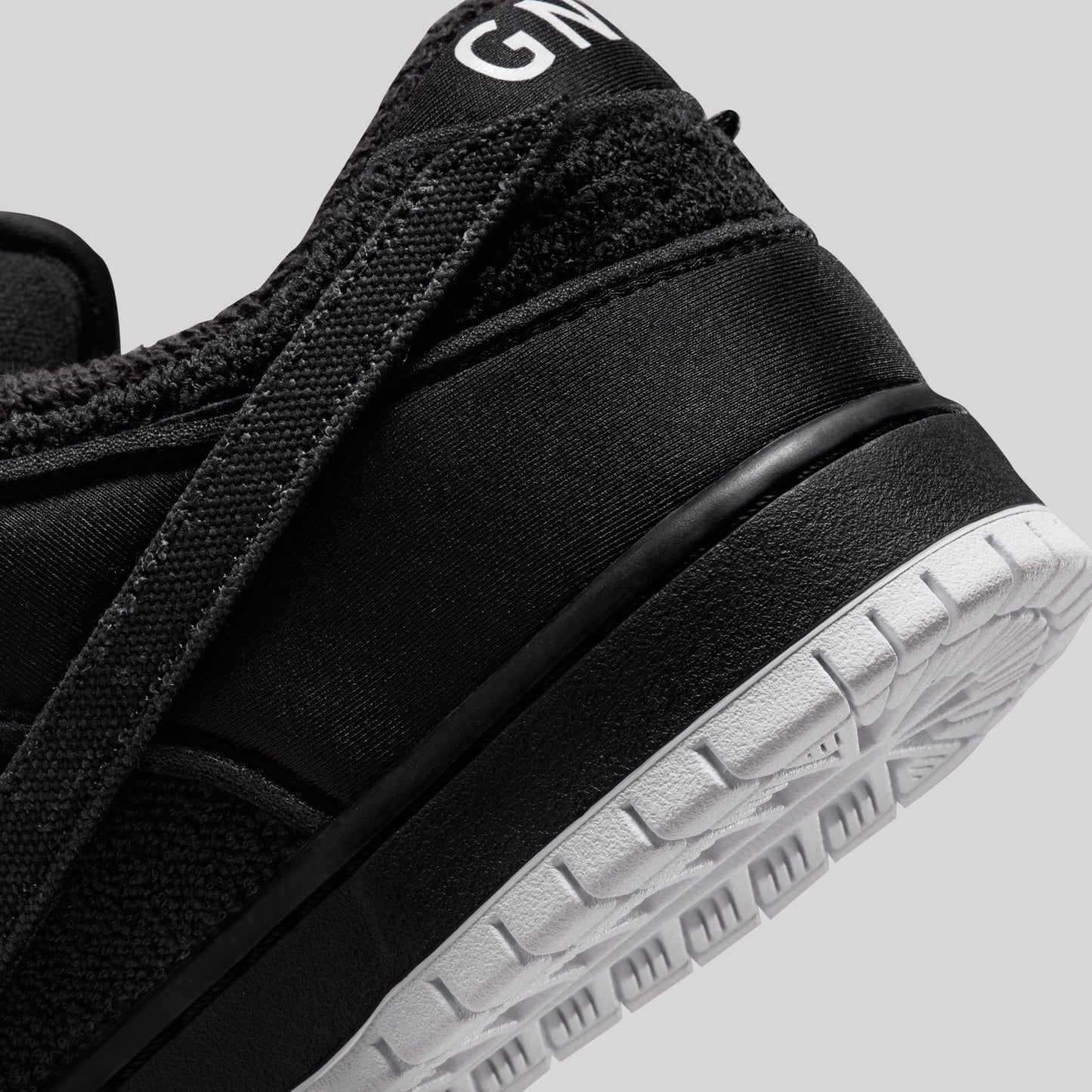 Nike SB Dunk Low Gnarhunters